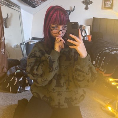 hywellalicee's profile picture. no fear, just DMs