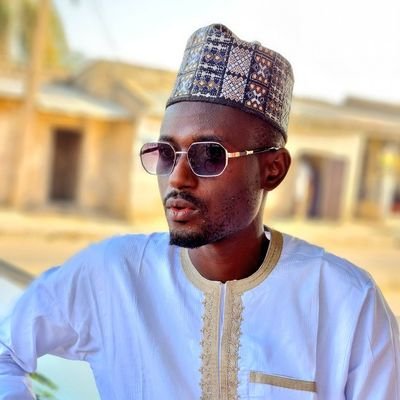 LamoohSani's profile picture. A graduate in business admin🎓 
An admin  officer✍
A specialist in design clothes👔👖
A Corel drawer💻🖥