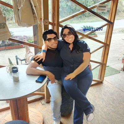 ellayyo_esposos's profile picture. Pareja en los 30s, heteros. Ella: revisa la cuenta y le gusta ver lo que le escriben. Él: publica.

Preguntas anónimas ⬇️
https://t.co/lGpDibiVQX