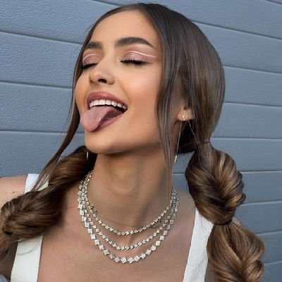 MichelleRodzg's profile picture. Gatita • 1998 • ♎ Libra • 📚 Lectora entre olas 🌊 • ☿ Mercurial de corazón • Triple A · Aldron 🌙 • Team Noche