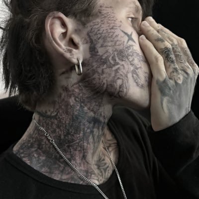 starvestoned's profile picture. snail in my ear telling me to starve and smoke weed ⚔️ trans man . cw 54kg / ugw 43kg . non edtwt dni