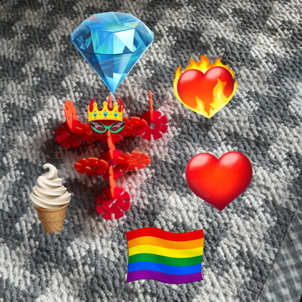 realQun's profile picture. 值得记录的瞬间，值得回顾的过往。看世界，观自我。