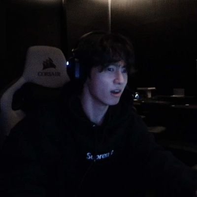 keylaxa's profile picture. “Falling for you isn’t wrong, it’s just IlLEOgal.” ❣ : @lecytae