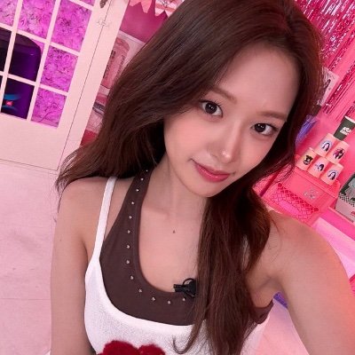 fromsives's profile picture. 19 she