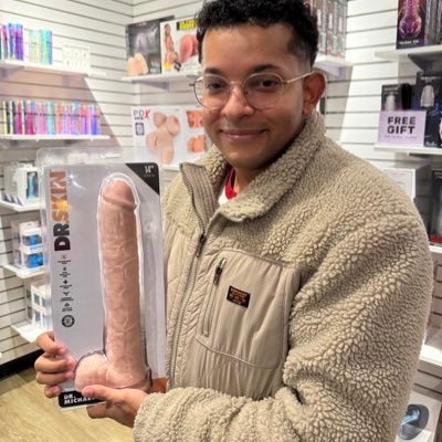 averagecreamfan's profile picture. CREAM as in Cream and Cheese.