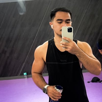 Alchunism's profile picture. 28 | Unapologetically myself