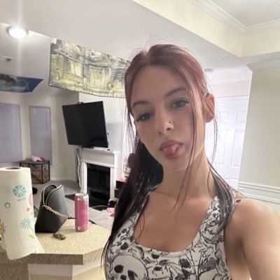 imbunnfyy's profile picture. DMs are for the fearless today