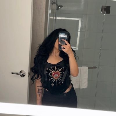 ninaaa_triste's profile picture. ur fav account to stalk 💕