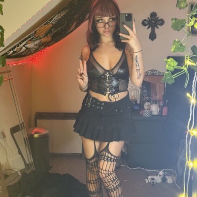 pinkyyredlice's profile picture. My inbox is hotter than your timeline 🔥