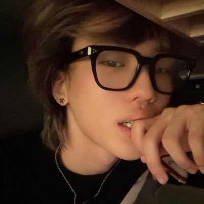 diqitalboy's profile picture. baby i’m a monster stuck inside your head.