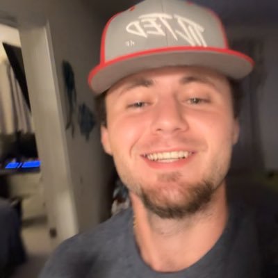 DaBigBurr's profile picture. 23 with a DREAM