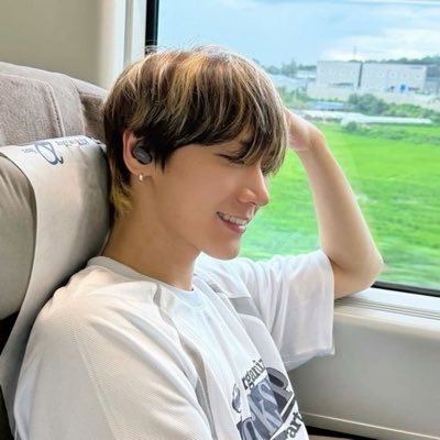 aftermiid's profile picture. turn my mess into messages