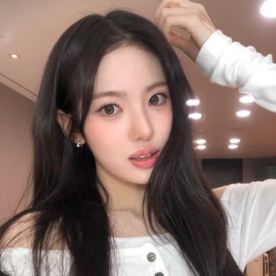 leesubizn's profile picture. !さ؛  𝒇𝒂𝒖𝒙 ── 𝟎𝟔 ♥︎ : tiptoeing in a meadow of glimmering tales. she weaving stories with a heart kissed by stardust, 𝒍͟𝒆͟𝒆͟ 𝒔͟𝒖͟𝒃͟𝒊͟𝒏! 🎀💭 ָ࣪ ۰