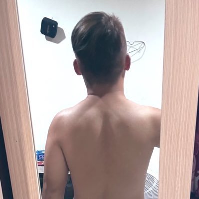 roung452's profile picture. 31y 170/77 桃園 文章跟心情一樣跳動 摩羯男 講話隨心所欲 🐔🐔 長度14公分、粗度4.5公分 慢熱、沒有相處久了，有著不為人知的一面，感覺像是兩種人格⋯