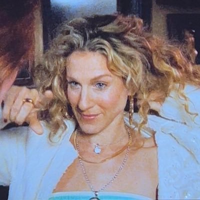 heyzineb's profile picture. 