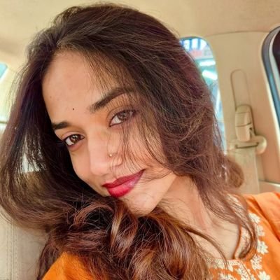 Nithi_freak's profile picture. மனிதன் ஒரு மகா சில்லறை🦋💙