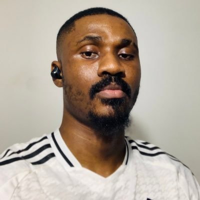 UncensoredV1be's profile picture. Speaks French & English || 🚹 6.4 ||LoveBooks || Creative Director (Adobe Certified) || Programmer 💻 software developer 👨🏽‍💻