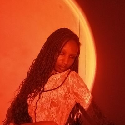 okayyyyylaura's profile picture. Safe space if you're VIOLENTLY gay.