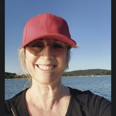 RianneM1000's profile picture. Gecertificeerd counselor | Global P2P expert | 💡✨ ➡️ Auteur ➡️ Veranderen van patronen is makkelijker dan je denkt!