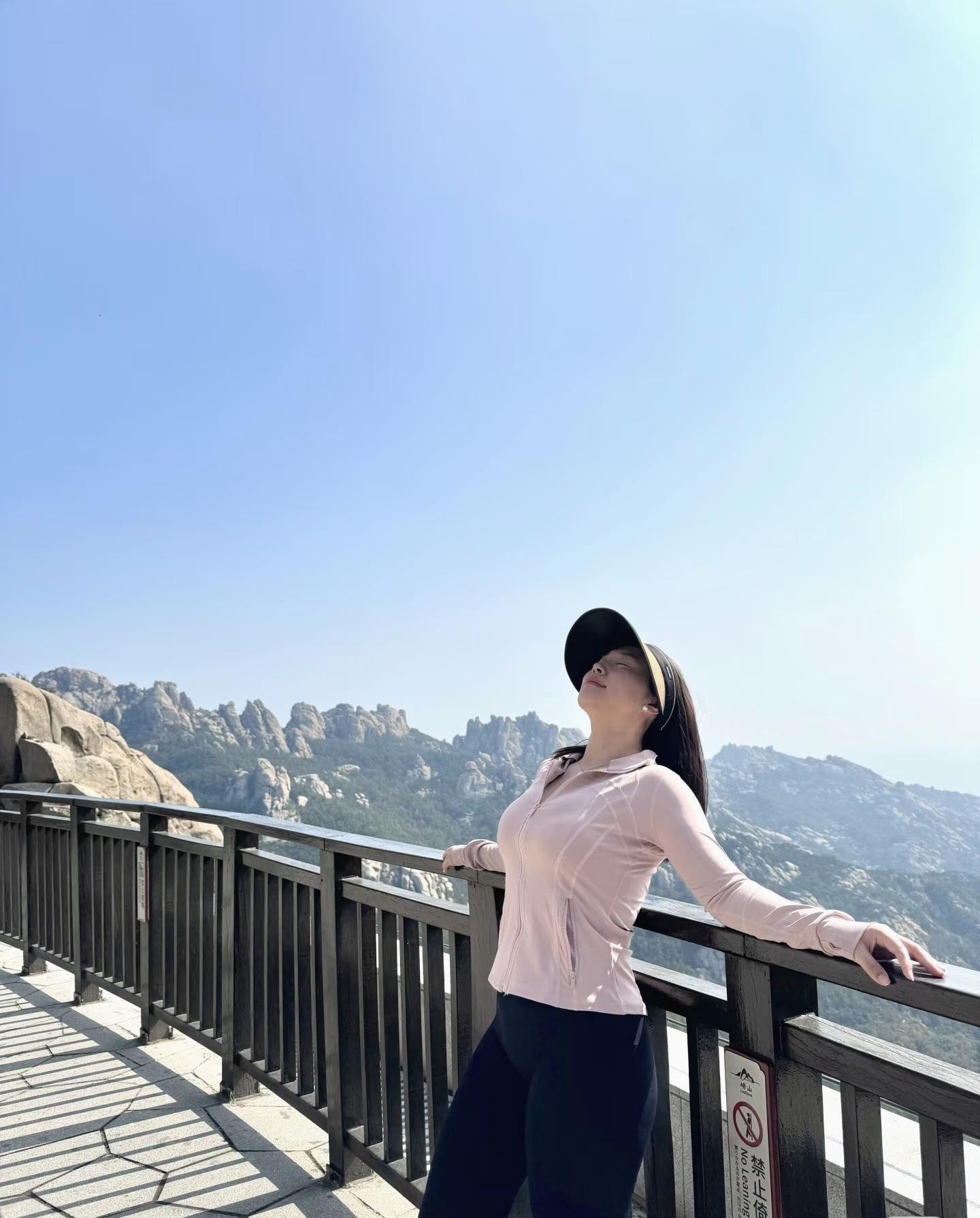 JennyGisel64514's profile picture. 若妻のつもり😢🌱カフェ勤務☕️元保育士で子供や動物が大好き💓旦那が仕事人間でちょっぴり寂しいので…ここで楽しい時間を過ごせたら嬉しいです🐰