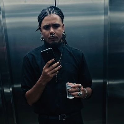 dinhoased's profile picture. introvertido viciado em rolê aleatório
🚬🎩
⚔️🌪️