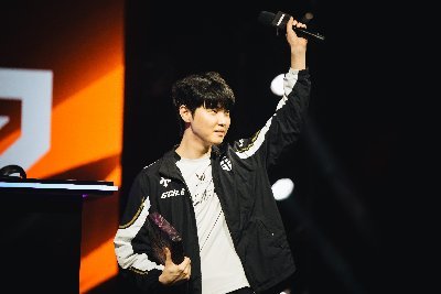 whytealeaf's profile picture. cat lover, coffee addict, & paranoid parrot • (she/her) • 💎 • #GENGWIN • ENG/中文/한국어📚