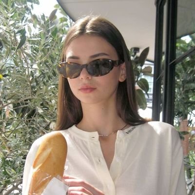 daisiesloves's profile picture. Shining constellation in the darkest night.