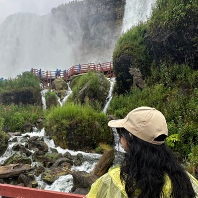 syedahafsaw's profile picture. professional procrastinator ☕️