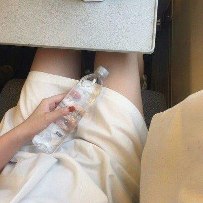 Platinum5492's profile picture. 27歳の幼稚園教諭、男性経験はありませんが、連絡いただければ幸いです。