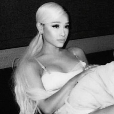 eeverytime_'s profile picture. @arianagrande & @lanadelrey ♡.