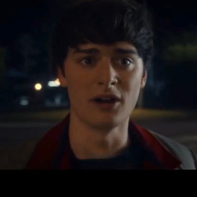 dailywillbyers's profile picture. “will byers, 12, playing as wizard. he is soft-spoken, gentle, delicate.” | ran by @byerseason