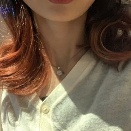 hourlysya's profile picture. she looks like the real thing