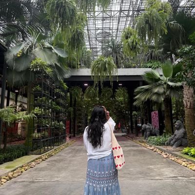 sadbisx's profile picture. the vibes, chico. they never lie.