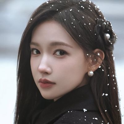 oChengxia's profile picture. She moves between the fleeting and the eternal, luminous without ever needing to shine too loudly .. 𐚁⭒