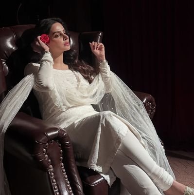 SQ_stan's profile picture. Currently on air: #Pamaal, #CaseNo9
Upcoming: #Muamma, #Mandi
@s_qamarzaman