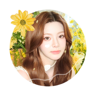 seraisy's profile picture. standing behind @Duskthane, @flocamelie, and @vyrezen, so their glow reaches farther.