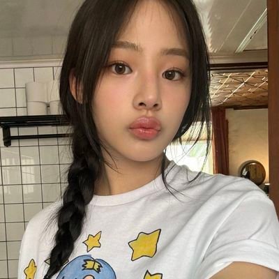 eliigble's profile picture. 𝐊𝐢𝐦 𝐌𝐢𝐧𝐣𝐢— a beacon in the night of 2004, guiding hearts with pure delight. In every pirouette a dance of grace, in every glance a sacred space.