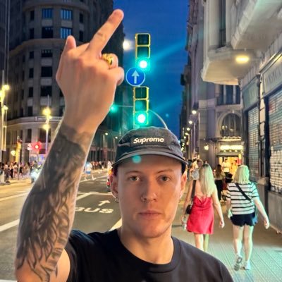 dixhead3000's profile picture. дизайнер и уверенный пользователь сыра