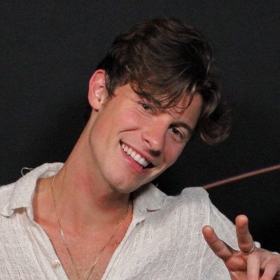 lostxnbizzlena's profile picture. ↬to the stɑrs who listen ɑnd the dreɑms thɑt ɑre ⚝ fan account | bookstan