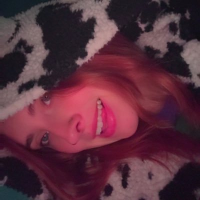 jaded_eyes_'s profile picture. the only good girl this side of the moon🌙