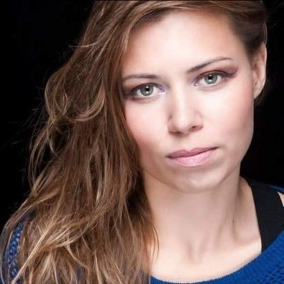 anyaglows's profile picture. 