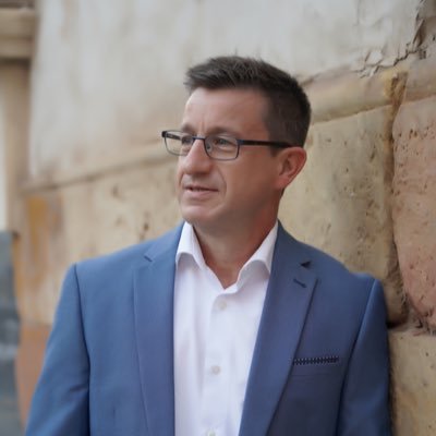 _Antoniode_Rosa's profile picture. 📘 Autor de El secreto del Nazareno. 📚 Escribo misterio y ficción histórica. 🧵 Hilos de suspense que enganchan. 🎓Profesor de tecnología; bético incurable.