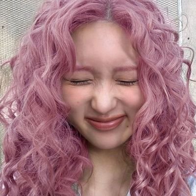 bunniesww's profile picture. mochi, jossgawin & kiwi 𑁤.                                 
    kyu shin            ˙ ✩°˖🫐 ⋆｡˚꩜