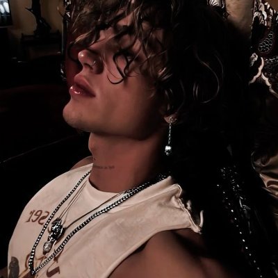 HowAHeartBroke's profile picture. ⁖ When anyone called me 𝙡𝙖𝙩𝙚 𝙣𝙞𝙜𝙝𝙩, he was screwin' around with 𝙢𝙮 𝙢𝙞𝙣𝙙. Askin', "𝙬𝙝𝙖𝙩'𝙧𝙚 𝙮𝙤𝙪 𝙬𝙚𝙖𝙧𝙞𝙣'.ᐣ"⌇#𝐕𝐄𝐍𝐈𝐂𝐄 ⌇