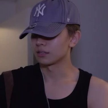 seoklevi's profile picture. 