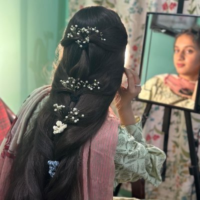 theskyiispink's profile picture. ہم زمیں زاد نہ ہوتے تو سِتارے ہوتے