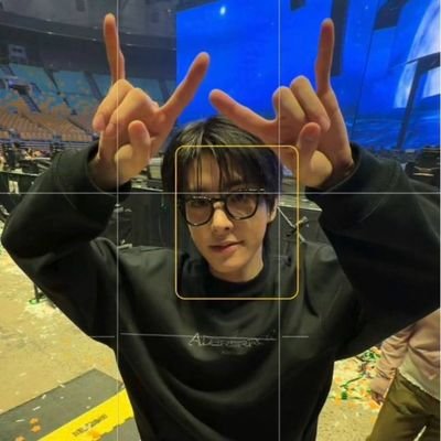 sjveik01's profile picture. ♡ . . . . . #엔하이픈 :: 061821 ?! ✧⁠*⁠。jakeu #ayuminati ; marketing admin, dm for rates .. inactive 📚