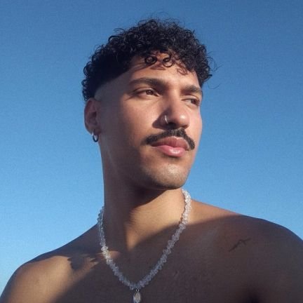 math_trxye's profile picture. silencioso como uma bomba.