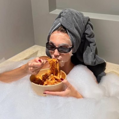 madamePeah's profile picture. (แต่งงานแล้ว) รักปะป๊า หม่าม๊ารักลูกสาว น้องบอนนี่