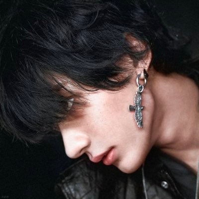 antoncentr1c's profile picture. 